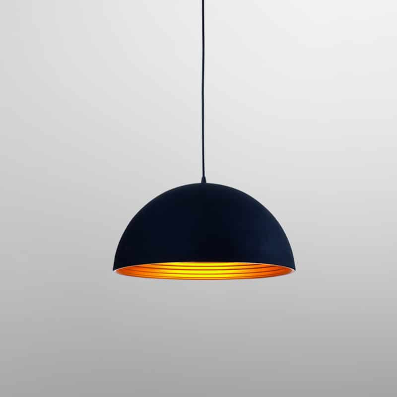 Suspension design noire et dorée Kup
