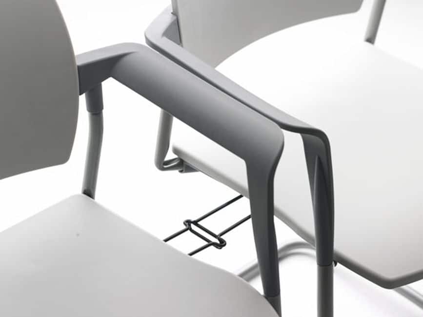Chaise visiteur empilable avec dossier résille Amets – Image 3