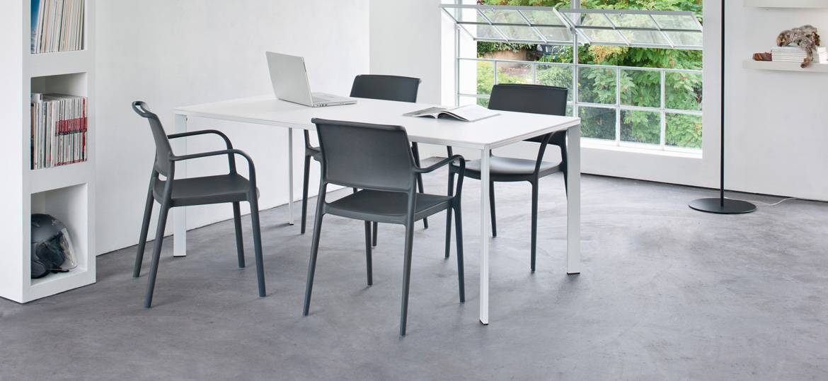 Chaise ARA empilable en polypropylène – Image 2